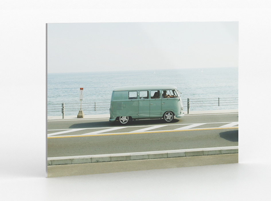 Detailansicht eines auf leichter, flexibler und stabiler Hartschaumplatte gedruckten Urlaubsmotivs, VW Bulli , stehend