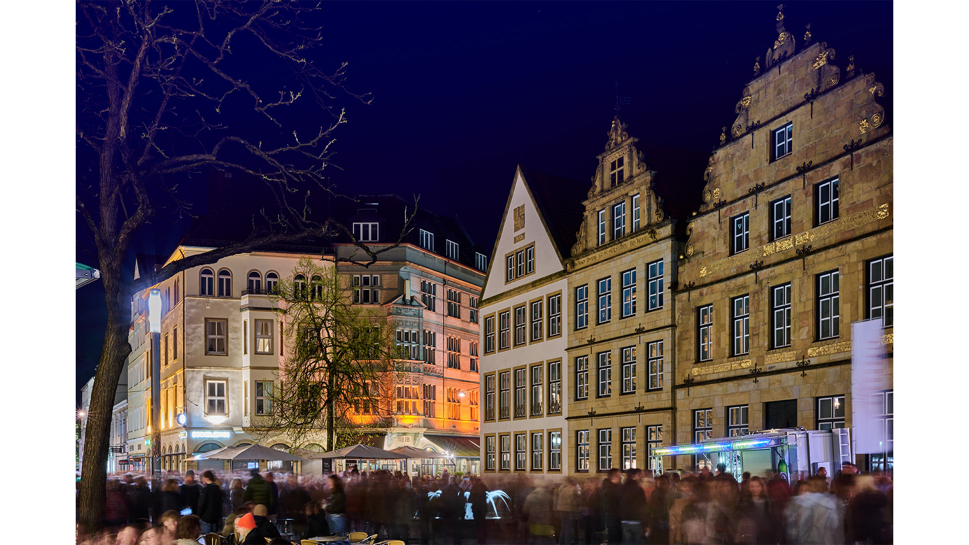 Der alte Markt im Menschenmeer